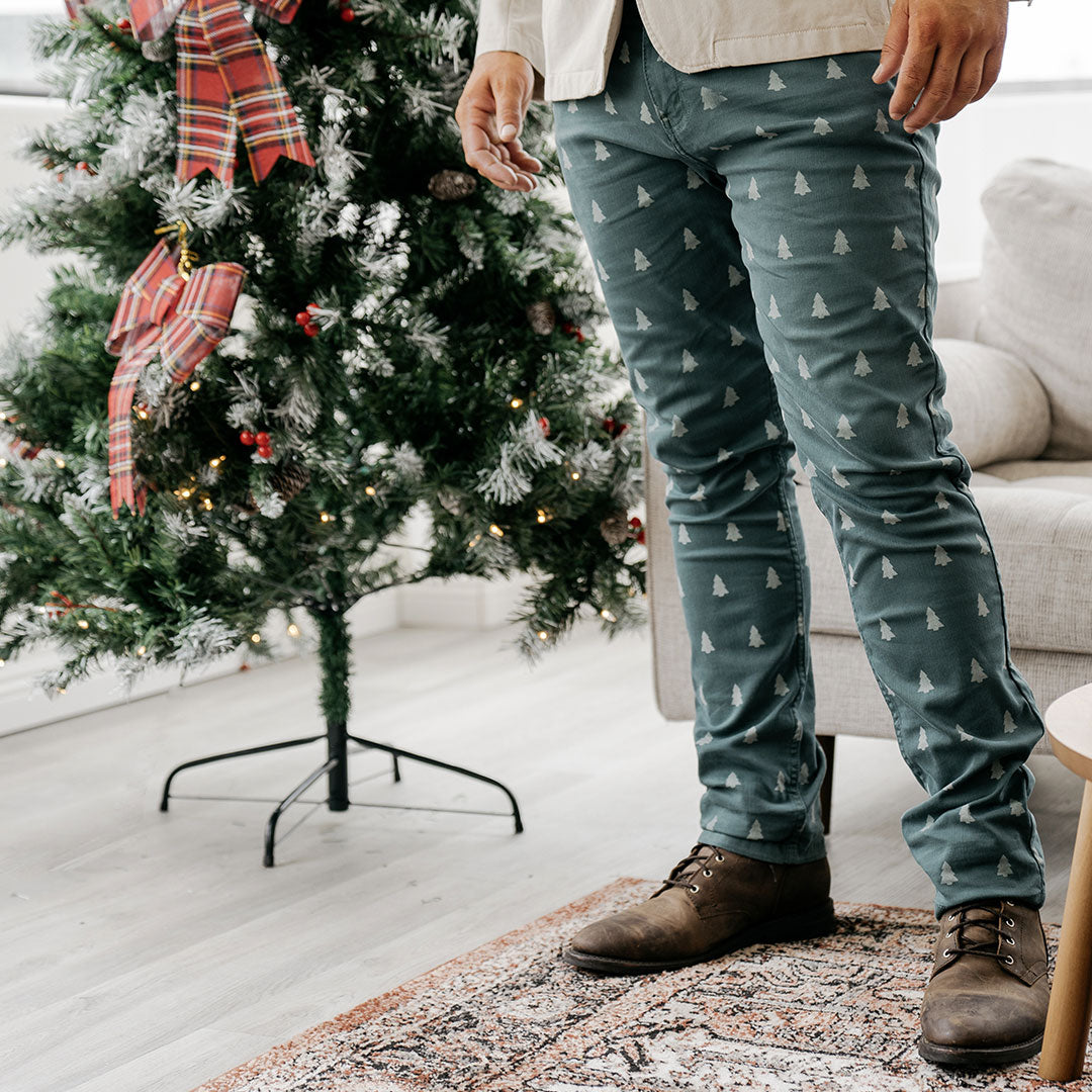 Mugsy Christmas outlets Tree Print Blue Jeans